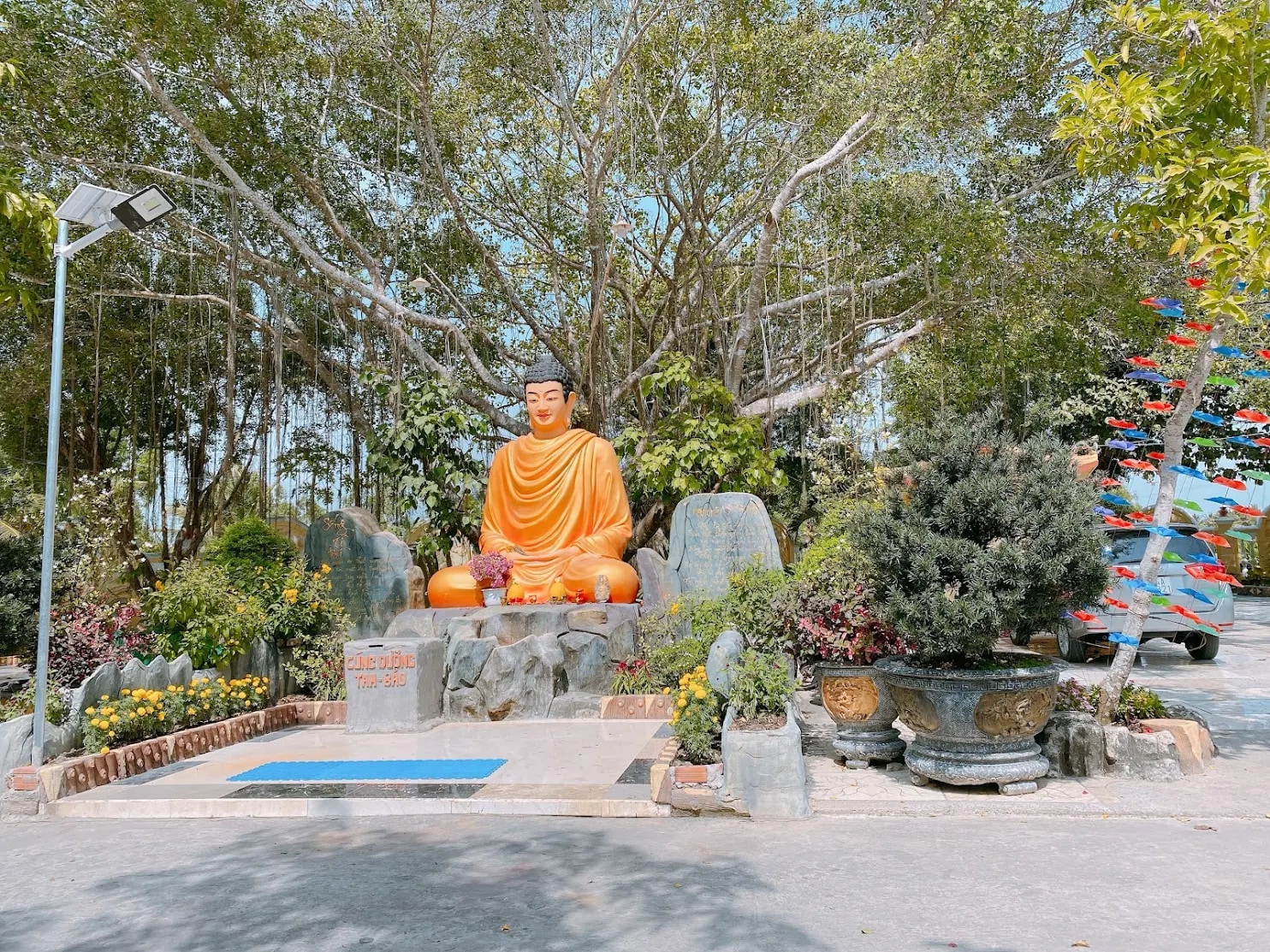 Các tiểu cảnh và công trình tâm linh 